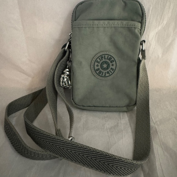 EUC Kipling green crossbody - Picture 2 of 2